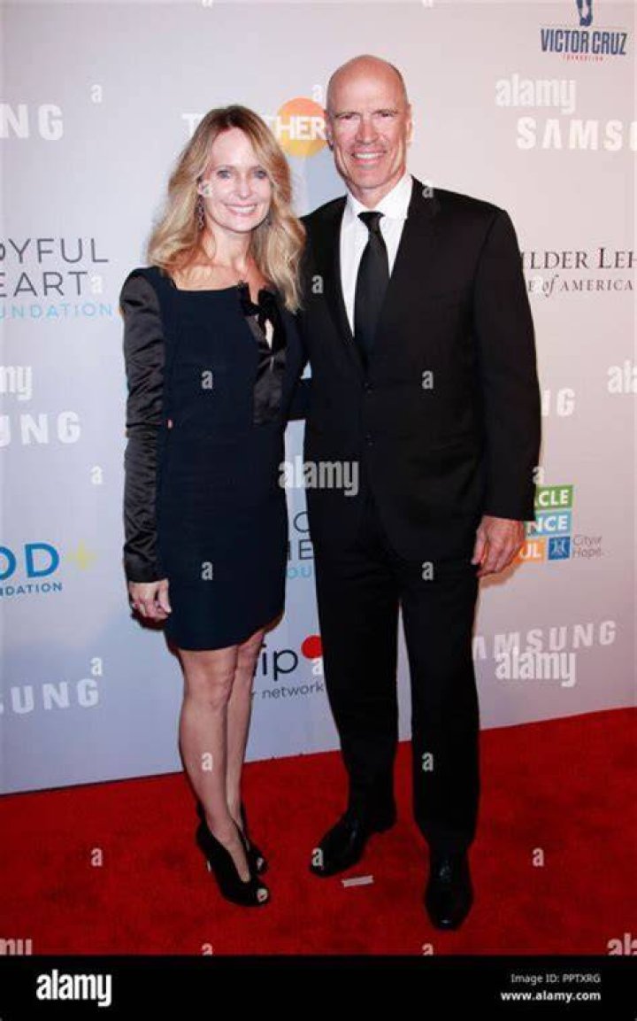 Who Is Mark Messier Wife Kim Clark? Details On Everything