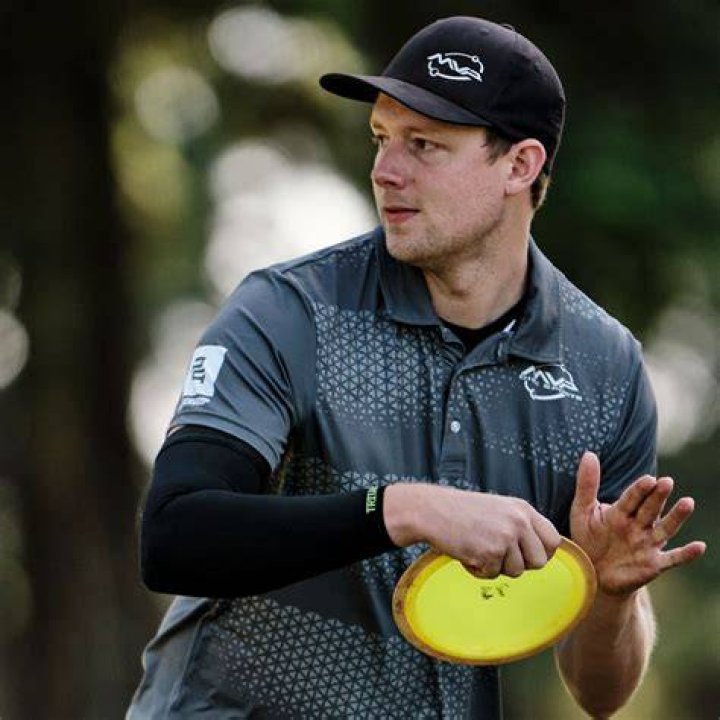 Who Is Simon Lizotte? Everything To Know About Disc Golfer