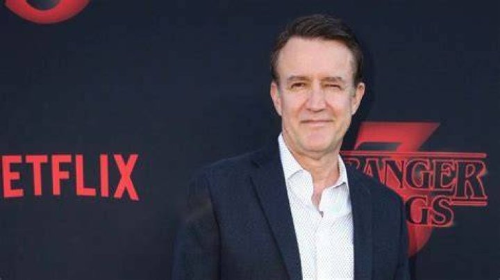Who plays Mike Wheeler’s dad? Who plays Mr Wheeler on Stranger Things?