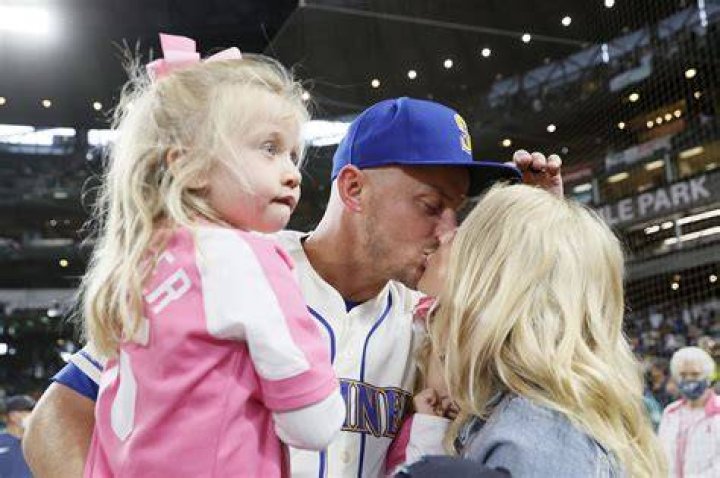 Why Did Kyle Seager Retire? Retirement Announcement Through His Wife’s Twitter- Meet Julie Seager