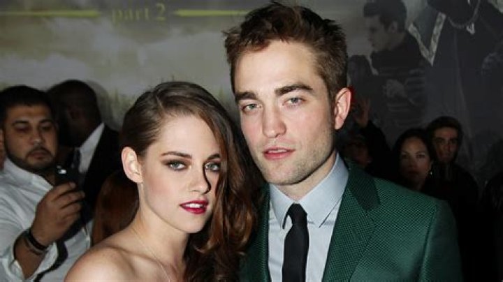 Why did Robert break up with Kristen? How old was Kristen Stewart when she dated Robert Pattinson?