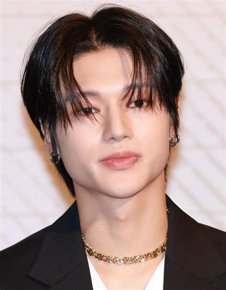 Wooyoung (Ateez) Wikipedia, Bio, Age, Height, Weight, Girlfriend, Family, Net Worth, Career, Facts